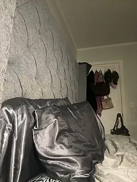 Snapshot of camiliaskye chatting on 09.14.25 camiliaskye online show from 09.14.25