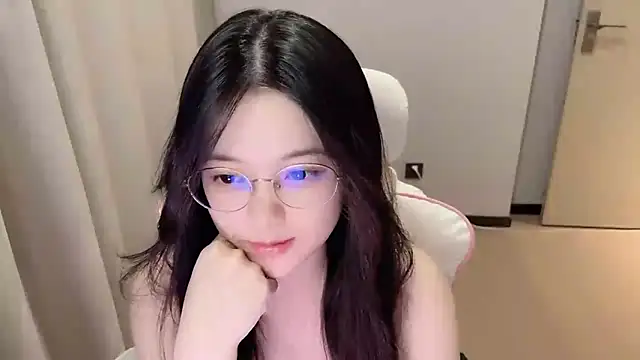 Snapshot of max688 chatting on 07.28.26 max688 online show from 07.28.26