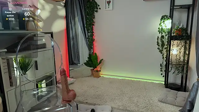 Lella Ryann  online show from 03.13.25