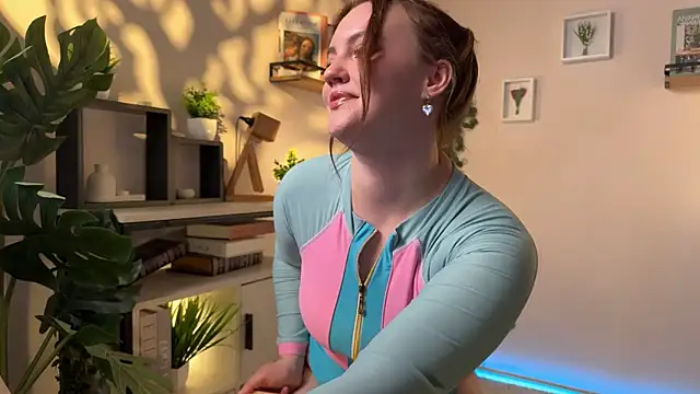 Lella Ryann  online show from 10.01.25