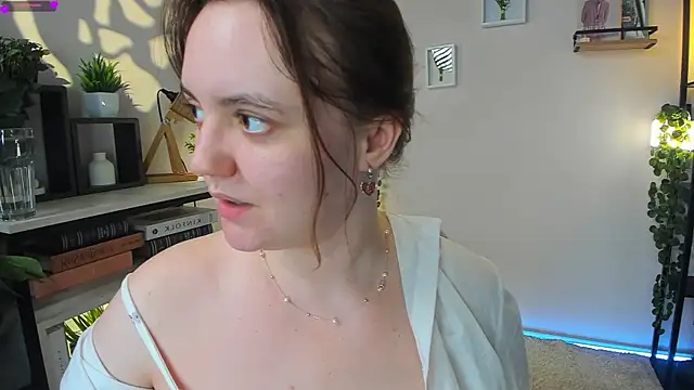 Snapshot of Lella_Ryann_ chatting on 05.17.26 Lella Ryann online show from 05.17.26