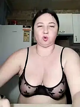 Snapshot of Holly-69 chatting on 01.24.25 Holly-69 online show from 01.24.25
