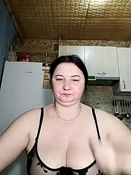 Snapshot of Holly-69 chatting on 03.22.25 Holly-69 online show from 03.22.25