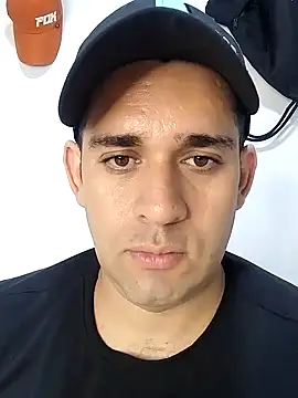 Snapshot of CRISTHIAN_GREY01 chatting on 01.14.25 CRISTHIAN GREY01 online show from 01.14.25