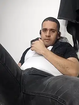 Snapshot of CRISTHIAN_GREY01 chatting on 02.13.25 CRISTHIAN GREY01 online show from 02.13.25