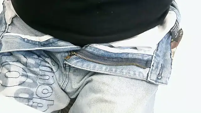 Snapshot of XiaoGuoGuo284512 chatting on 11.28.25 XiaoGuoGuo284512 online show from 11.28.25