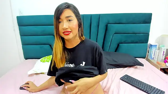 Snapshot of LisaWhite_ chatting on 03.04.25 LisaWhite online show from 03.04.25