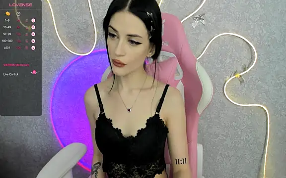 Molly Crystall online show from 03.29.26