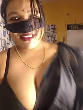 Snapshot of Radhikadavi879 chatting on 09.30.25 Radhikadavi879 online show from 09.30.25