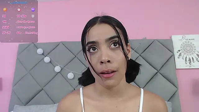 Snapshot of SaraSchmitt chatting on 01.29.25 SaraSchmitt online show from 01.29.25