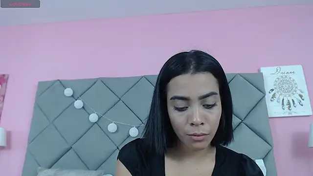 Snapshot of SaraSchmitt chatting on 01.30.25 SaraSchmitt online show from 01.30.25