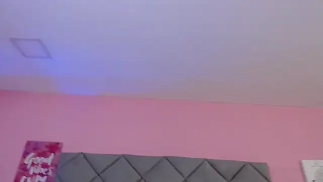 Snapshot of SaraSchmitt chatting on 02.08.25 SaraSchmitt online show from 02.08.25