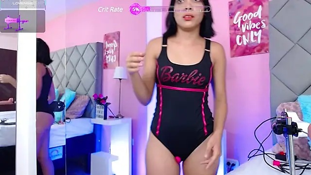 Snapshot of SaraSchmitt chatting on 02.25.25 SaraSchmitt online show from 02.25.25