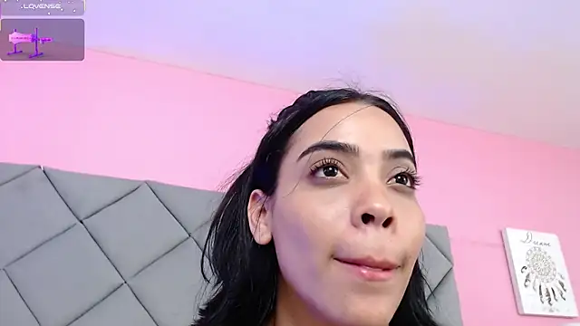 Snapshot of SaraSchmitt chatting on 02.26.25 SaraSchmitt online show from 02.26.25