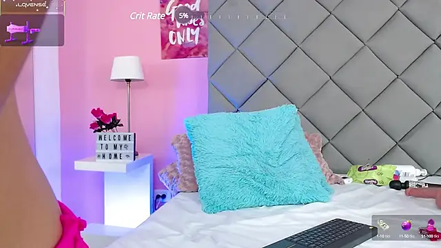 Snapshot of SaraSchmitt chatting on 02.27.25 SaraSchmitt online show from 02.27.25