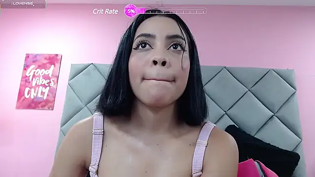 Snapshot of SaraSchmitt chatting on 03.01.25 SaraSchmitt online show from 03.01.25