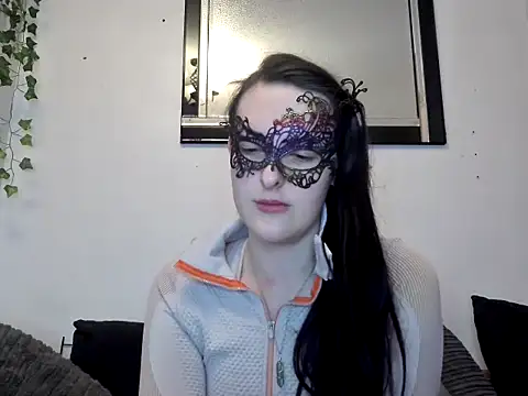 Snapshot of LexiSnowUK chatting on 01.09.25 LexiSnowUK online show from 01.09.25