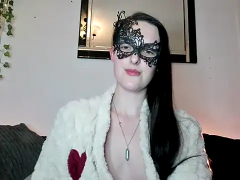 Snapshot of LexiSnowUK chatting on 01.09.25 LexiSnowUK online show from 01.09.25