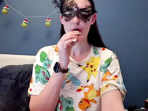 Snapshot of LexiSnowUK chatting on 01.28.25 LexiSnowUK online show from 01.28.25