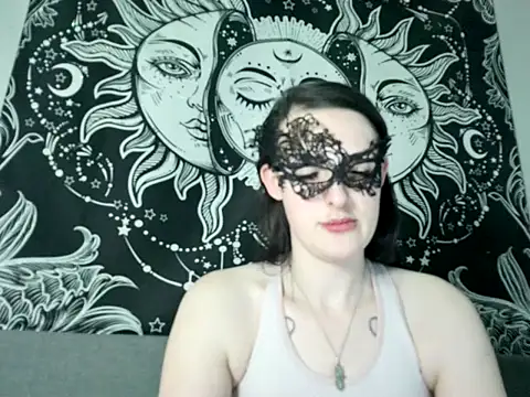 Snapshot of LexiSnowUK chatting on 02.05.25 LexiSnowUK online show from 02.05.25