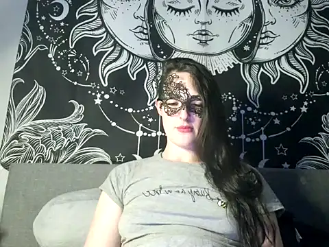 Snapshot of LexiSnowUK chatting on 02.09.25 LexiSnowUK online show from 02.09.25