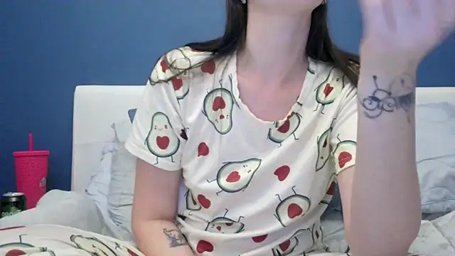 Snapshot of LexiSnowUK chatting on 09.25.25 LexiSnowUK online show from 09.25.25