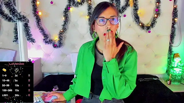 Snapshot of _jade_white_ chatting on 12.26.24 jade white online show from 12.26.24