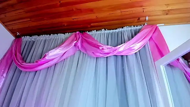 Snapshot of _jade_white_ chatting on 02.14.25 jade white online show from 02.14.25