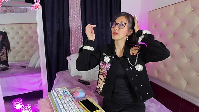 Snapshot of _jade_white_ chatting on 03.04.25 jade white online show from 03.04.25