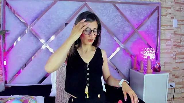 Snapshot of _jade_white_ chatting on 11.19.25 jade white online show from 11.19.25