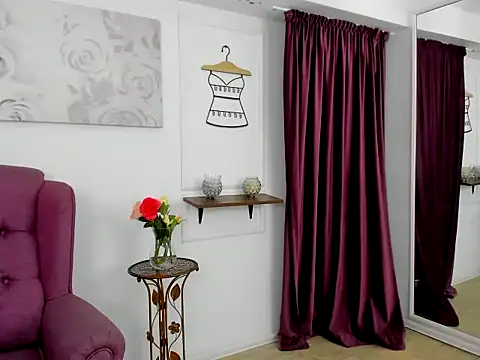 Queenrafaella online show from 10.08.25