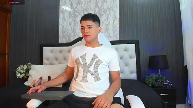 Snapshot of ander_deimond_ chatting on 01.03.25 ander deimond online show from 01.03.25