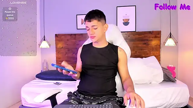 Snapshot of ander_deimond_ chatting on 02.13.25 ander deimond online show from 02.13.25