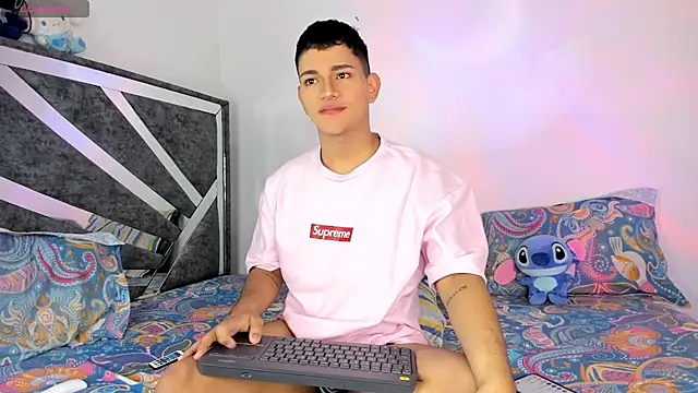 Snapshot of ander_deimond_ chatting on 02.14.25 ander deimond online show from 02.14.25