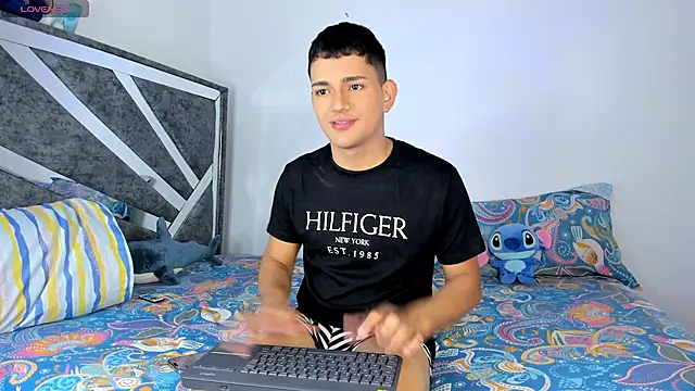 Snapshot of ander_deimond_ chatting on 02.14.25 ander deimond online show from 02.14.25