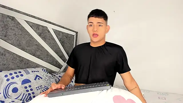 Snapshot of ander_deimond_ chatting on 02.25.25 ander deimond online show from 02.25.25