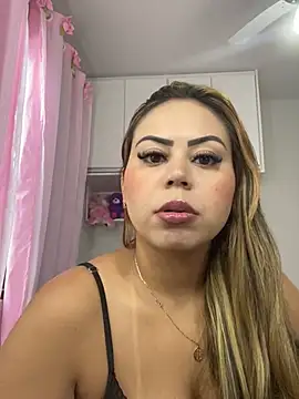 Snapshot of lariic chatting on 01.07.25 lariic online show from 01.07.25