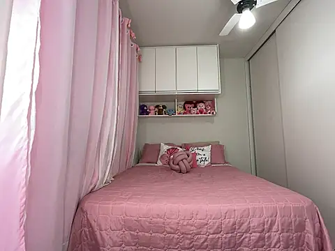 Snapshot of lariic chatting on 03.20.25 lariic online show from 03.20.25