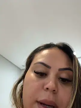 Snapshot of lariic chatting on 02.21.26 lariic online show from 02.21.26