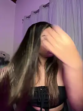 Snapshot of tuckersabrina chatting on 02.19.25 tuckersabrina online show from 02.19.25