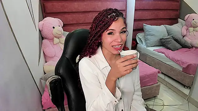 Snapshot of anna__duff chatting on 01.05.25 anna duff online show from 01.05.25