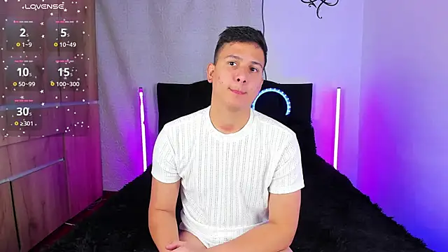 Snapshot of ANDREZALVAREZ chatting on 01.17.26 ANDREZALVAREZ online show from 01.17.26