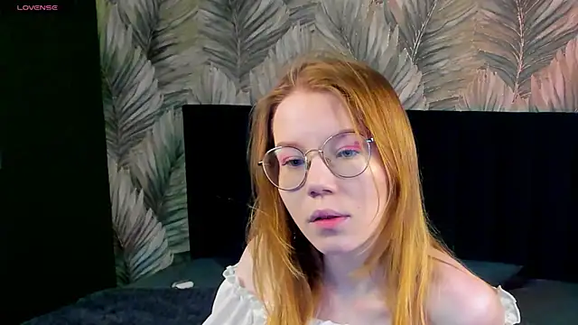 Esme Runn online show from 03.19.25