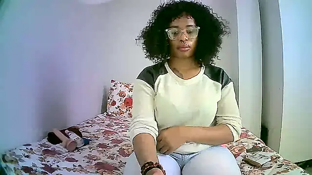 Snapshot of Down_to_earth_girl chatting on 12.17.24 Down to earth girl online show from 12.17.24