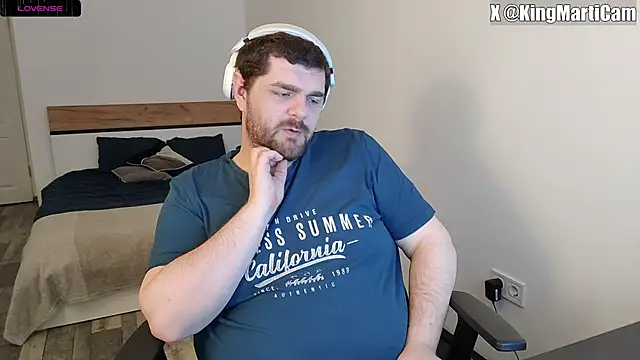 Snapshot of KingMarti chatting on 03.21.26 KingMarti online show from 03.21.26