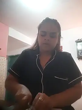 Evabigass online show from 02.17.25