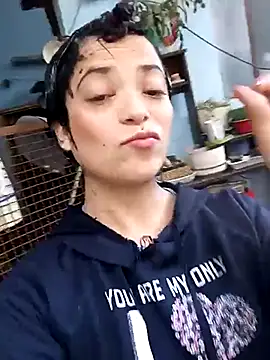 Elvishcassie  online show from 02.18.25