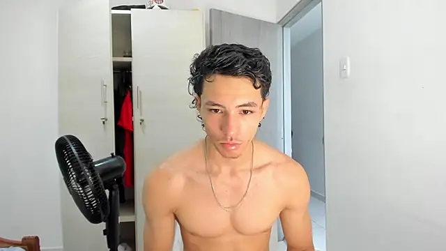 Snapshot of enzo_sloran chatting on 05.26.26 enzo sloran online show from 05.26.26