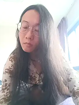 Snapshot of shampoo chatting on 12.18.24 shampoo online show from 12.18.24