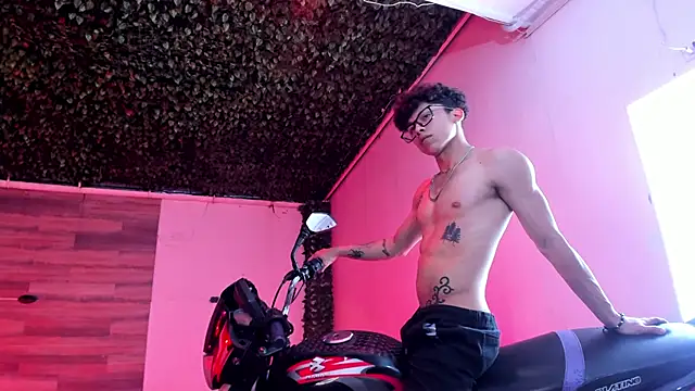 Snapshot of AkazaBoy_ chatting on 12.27.24 AkazaBoy  online show from 12.27.24